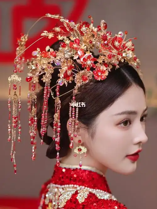 新娘秀禾造型红色古装凤冠中式高端婚礼