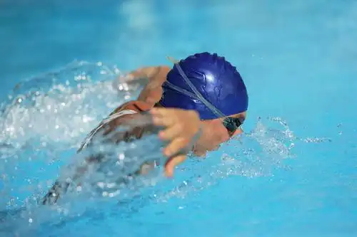 蝶泳,游泳,西方人,一个人,运动员,体育馆,游泳池,伸展双臂,横图,室外