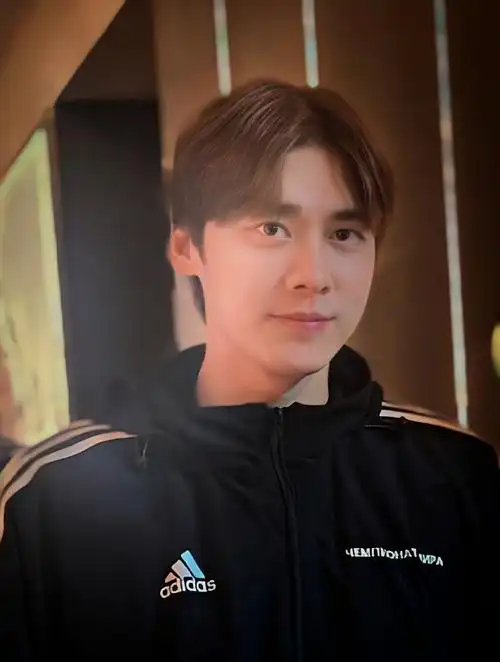 美少年!好爱这个头发长度!@李易峰#李易峰现状#今日份路人偶遇截修