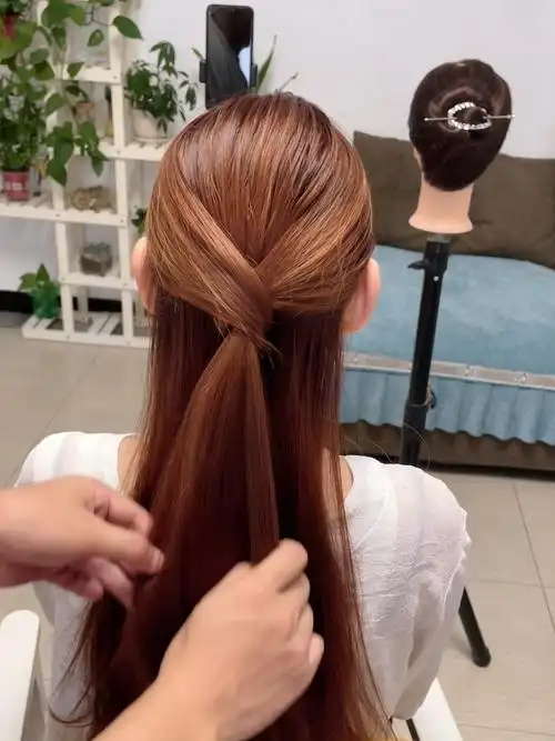 发型教程  #半扎发  #半披发查看更多评论笔记作者蒜头大叔教编发