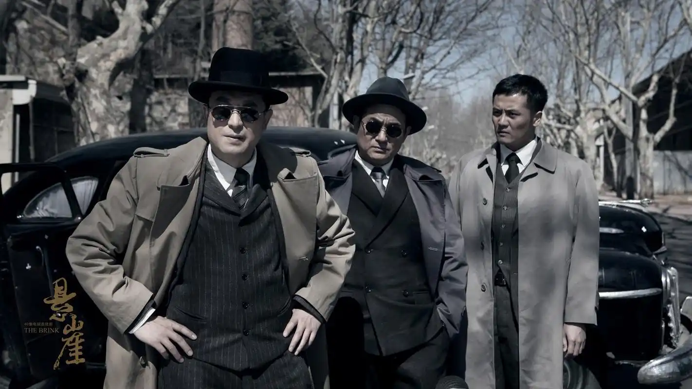 返回 张嘉译"复活" 央视6日重播《悬崖》