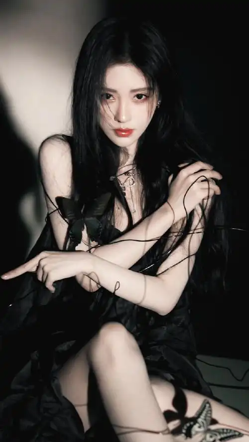 鞠婧祎破茧写真##鞠婧祎裸全背生日照