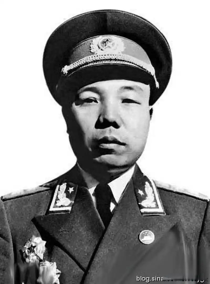 萧华将军是最年轻的开国上将,授衔时年仅39岁.