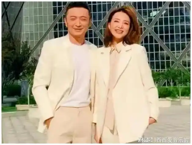 董卿在结婚后,与她的富豪丈夫有着非常甜蜜的生活