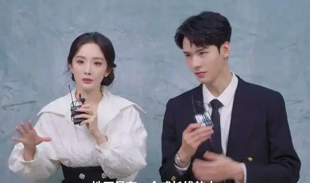 把37岁杨幂和36岁刘亦菲作对比,我才彻底明白,啥是老天爷赏饭吃