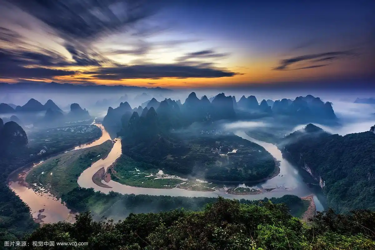 桂林山水大面山俯瞰漓江第一湾