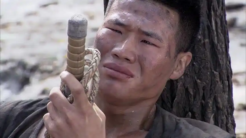 我要当八路:嘎子看这唐娜留下的鞭子伤心不已