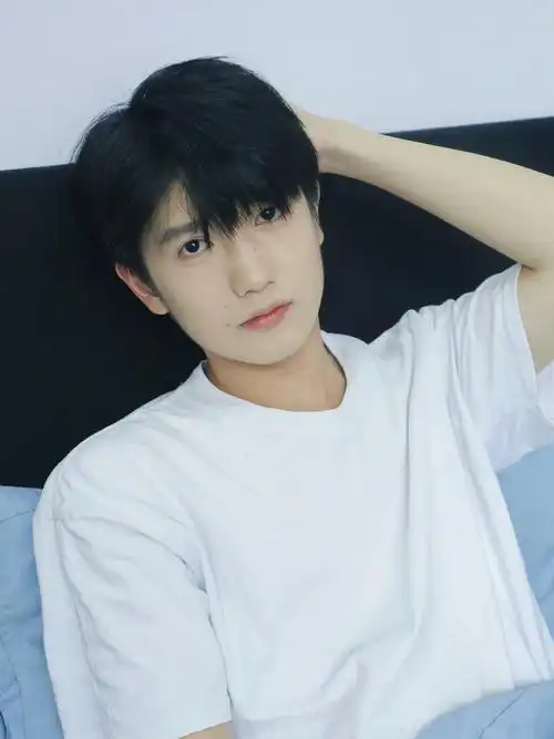 男生居家写真一个人在家也能出片