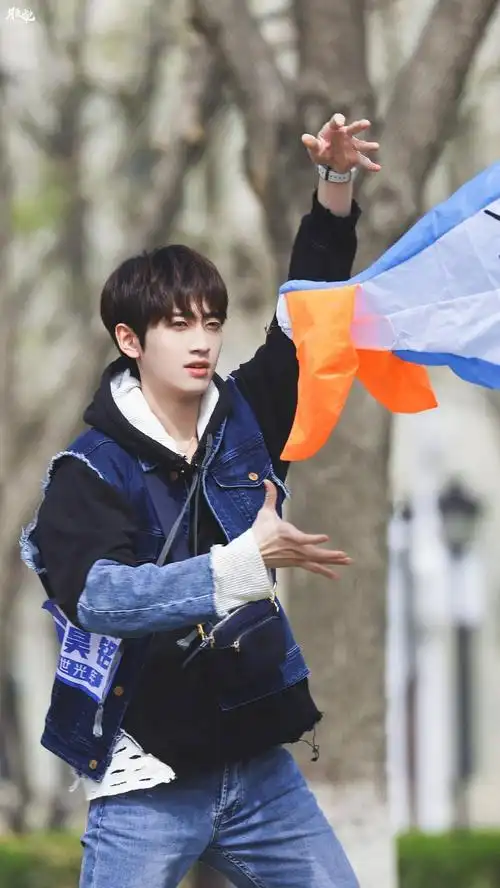 分享一个杨昊铭图片合集