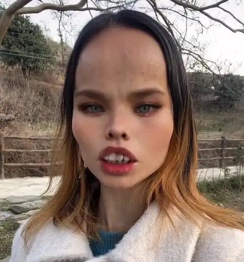 江西女子靠"丑"圈粉百万,自信程度不输凤姐,还嫁给大高个丈夫