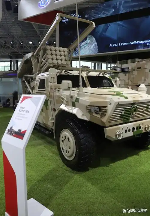 图为装备了122毫米火箭炮的猛士三装甲车