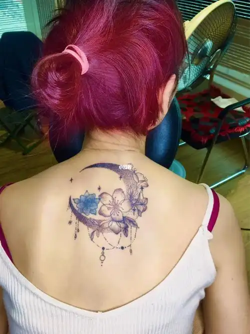 郑州纹身女士纹身花草纹身