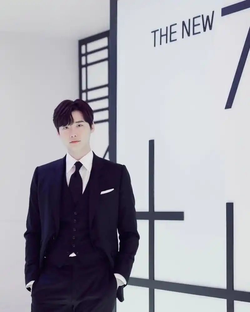 12/17李钟硕更新ins动态 配文:玩得很开心 #李钟硕ins动态更新# #宝藏