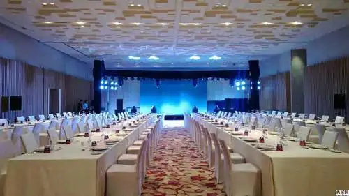 年会酒店怎么布置 5款年会酒店会场整体布置效果图欣赏