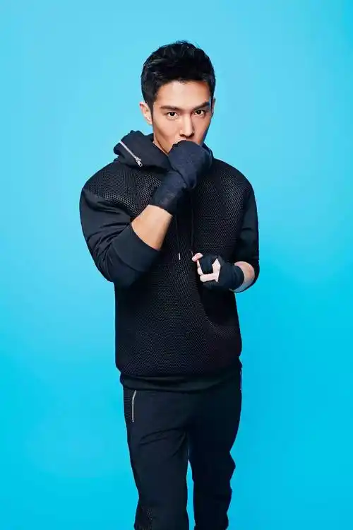 盛一伦:我喜欢喝健康饮品,低卡,口感清爽,快速补充健身流失的水分