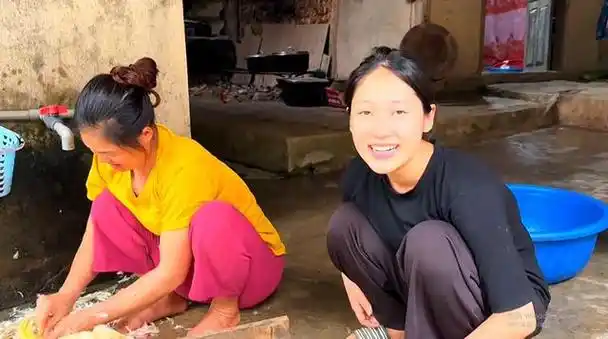 小松秋秋在越南帮老丈人盖房子请不到瓦工,三姐女儿办理转学手续