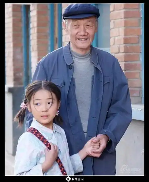 有一个电视剧的主角叫小花她父母因煤矿坍塌死了后来跟着爷爷过 谁