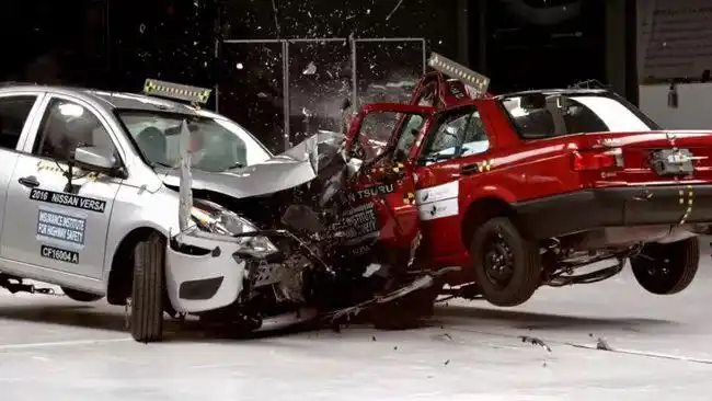 汽车座位千万别乱坐副驾驶最危险最安全的是它