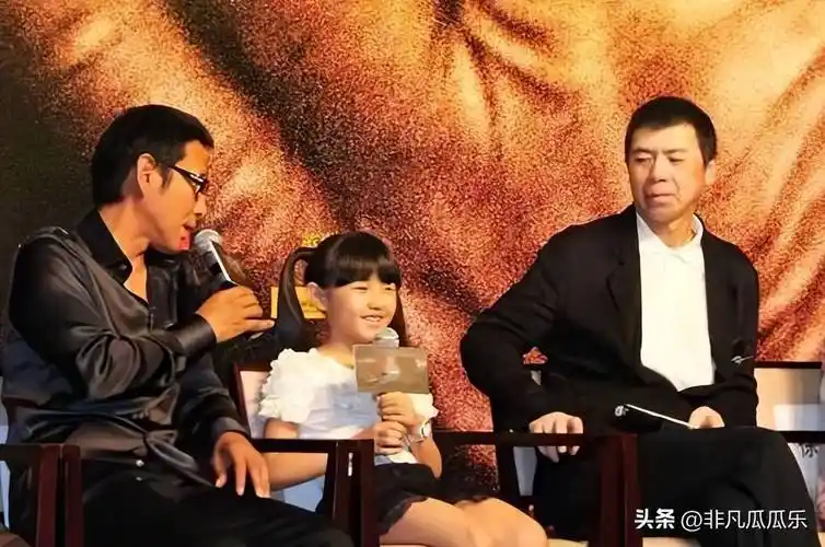 张子枫六块腹肌上热搜,冯小刚,黄磊抢着捧的她,为何跌落神坛?