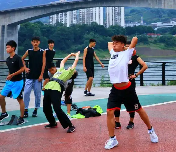 江边学生的体能训练