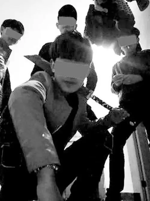 死刑后,伤害花季少女的4名少年,在庭审时露出笑容|未成年人|犯罪|未