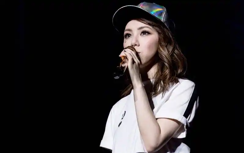 邓紫棋queenofhearts上海演唱会饭拍