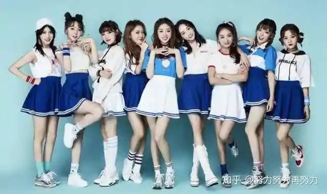 还有个成员很多很多,模仿日本的超级大女团叫snh48的,我基本上也只