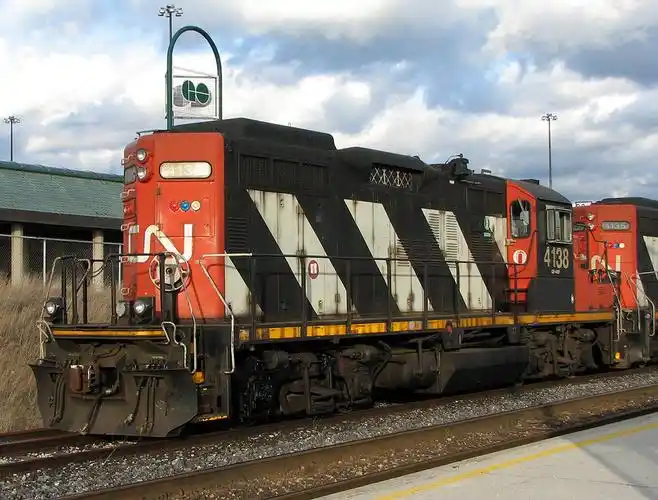 cn 4138 sits on the front of train 559 in th