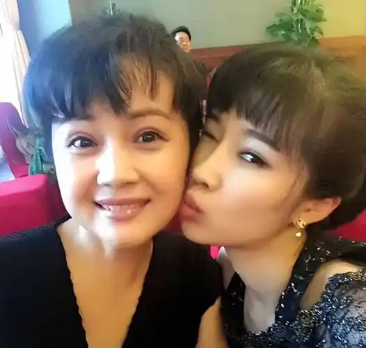 奚望之母茹萍:挽救过女儿的婚姻,现在她的心最痛_生活_母亲_演艺事业