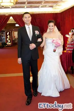 何妤玟说老公婚前浪漫,婚后超爱损人,「每次他一转头看到我在挖鼻孔