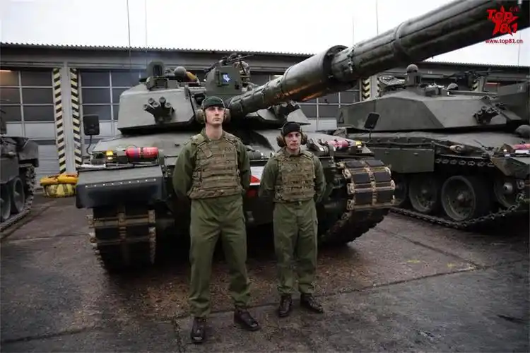 > 驻德英军皇家骠骑兵坦克团