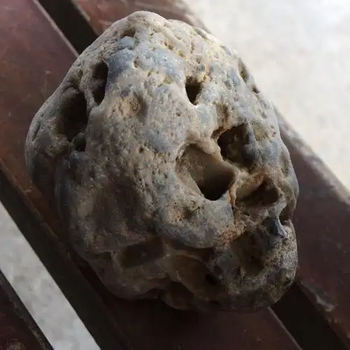 全身洞是什么石头呢?