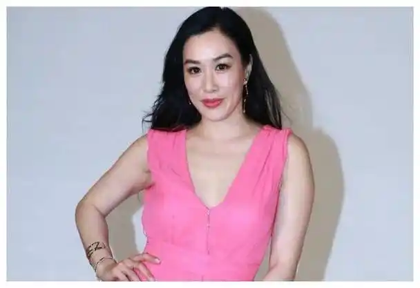 钟丽缇,3段婚姻,3女苗头,51岁为小12岁老公生四胎,何为拼搏?