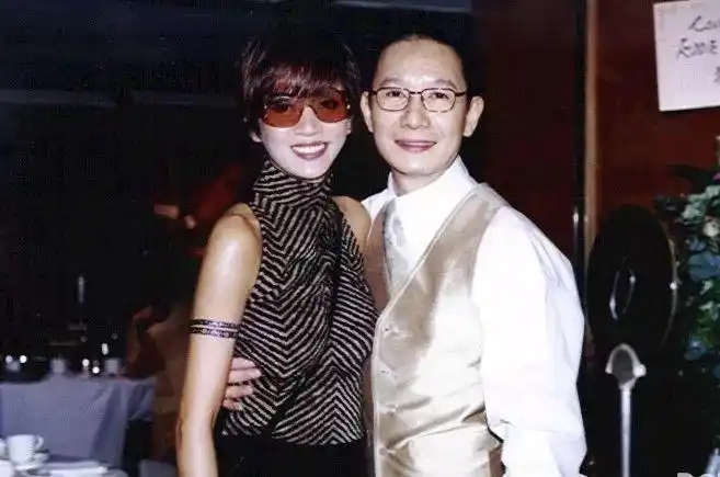 时隔20年的撞衫,梅艳芳造型依旧跑赢katy perry!