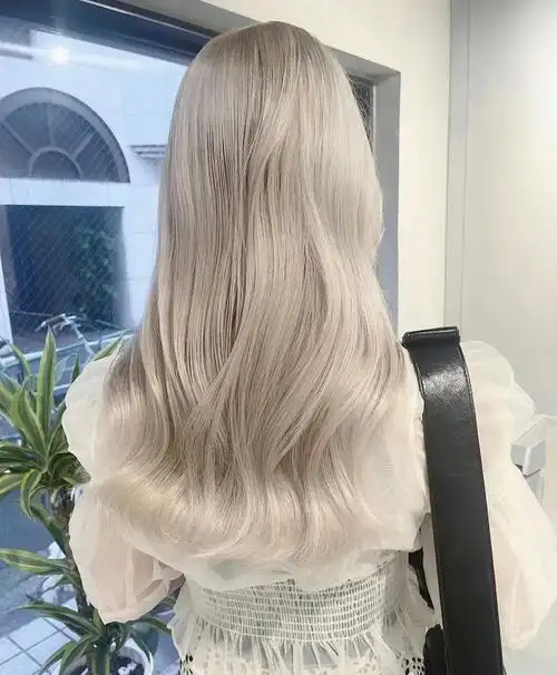 强烈推荐的显白发色78奶茶浅金色