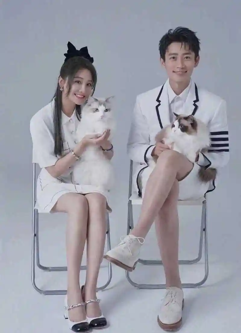 魏晨的老婆于玮很漂亮,两人很般配.