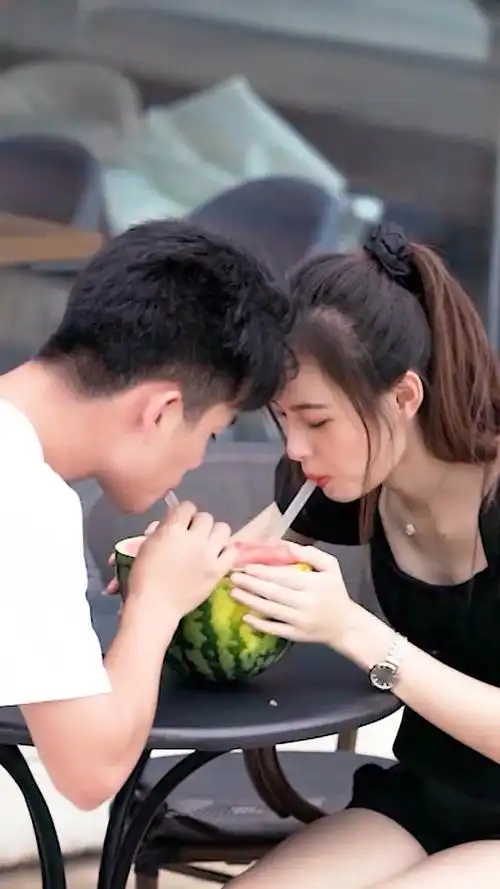 所谓浪漫吃西瓜就一定是浪漫的吗?