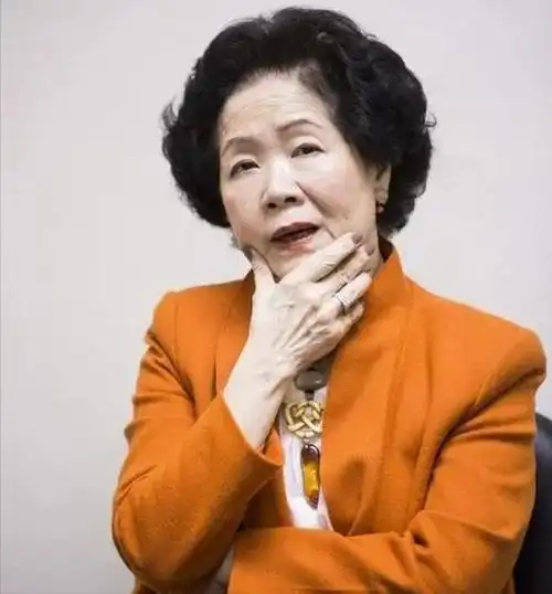 乱港头目陈方安生,曾是香港2号人物,搞乱香港后成过街老鼠