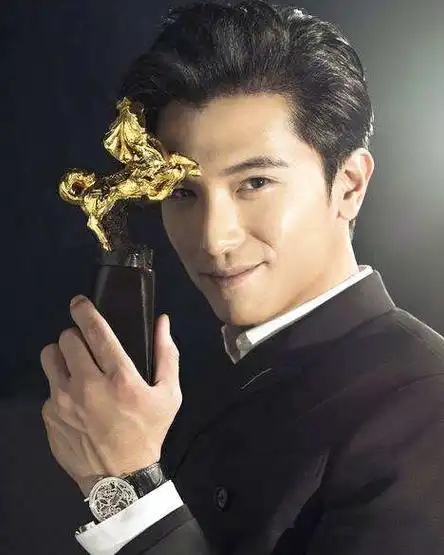 邱泽现任60岁女朋友是谁资料照片 罗晋谈邱泽说了啥为啥放弃唐嫣