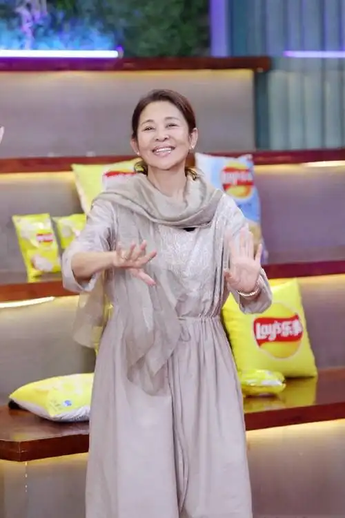 倪萍减肥后并没觉得好看但打扮确实时髦了许娣素颜反倒舒服