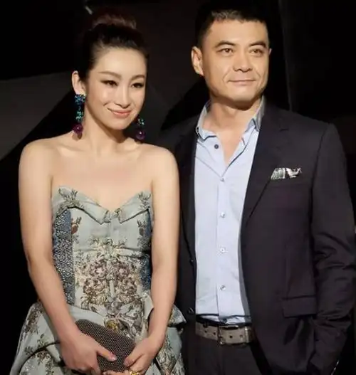 用十年捧红王新军却被抛弃前夫娶小7岁影后她独自把孩子养大