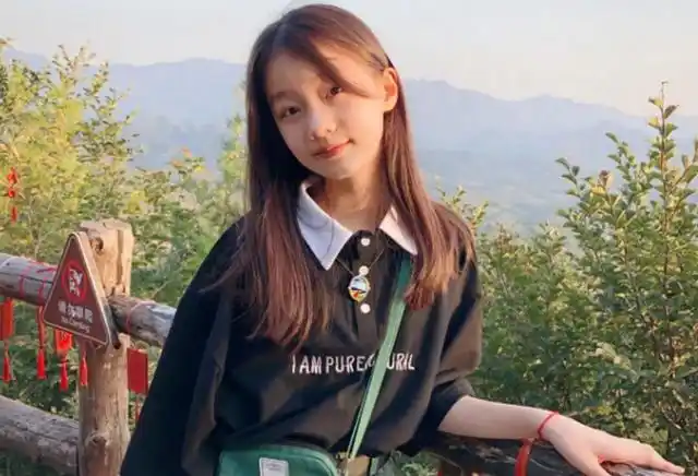 都夸赵薇女儿小四月美,见到袁泉女儿夏哈哈,网友:心动的感觉啊