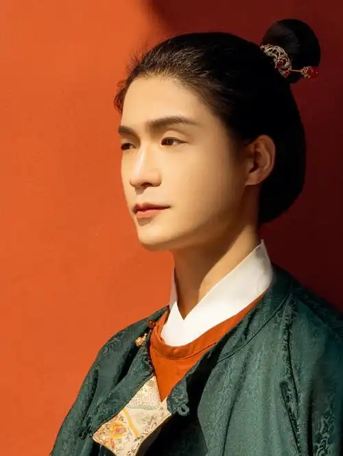 当你在网上找了个不要钱的摄影师去故宫拍照#长发男生  #故宫  #汉服