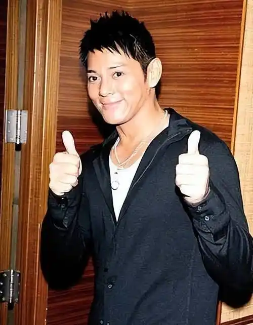 《中国最后一个太监》以及《黄飞鸿》系列,在演艺事业上,莫少聪当年