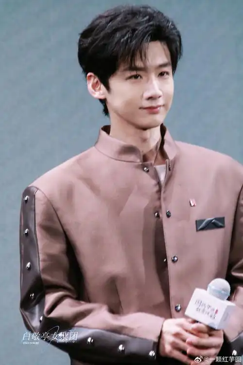 这也太嫩了吧?#白敬亭#(cr水印)