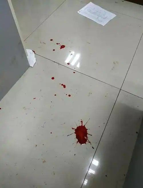 物管都快哭了宜宾这家公司违规装修还把物管打来头破血流