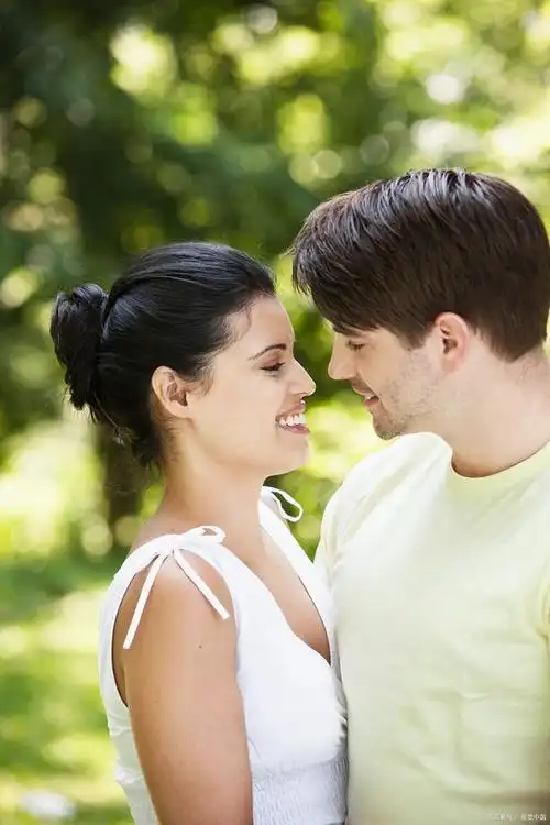 两性情感心理:男人喜欢你又克制的表现 男女相处行为分析