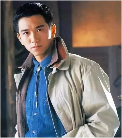 55岁温兆伦大变样减肥成功似小鲜肉戴大金链土豪风十足