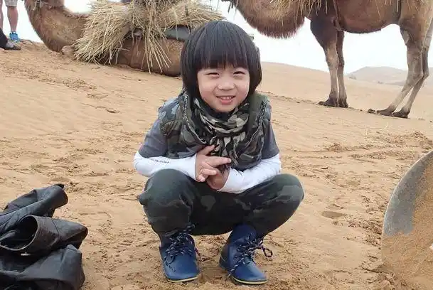 林志颖携家人露营11岁kimi侧脸圆润身高惊人三兄弟同框很温馨