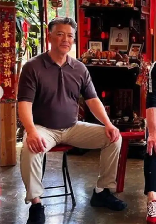 王敏德3兄弟近照曝光!大哥肚腩抢镜三弟满头白发,二哥仍有型-腾讯新闻